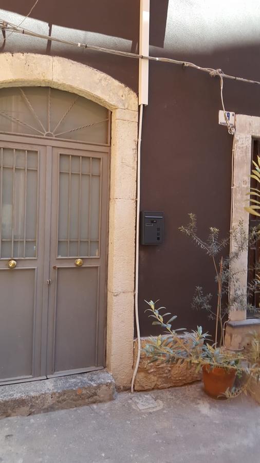 Il Pozzo Di Santa Teresa Apartment Catania Bagian luar foto